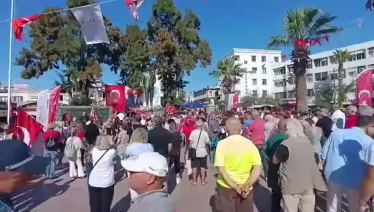 Ayvalık’ta Atatürk Heykeline Saldırı Protesto Edildi